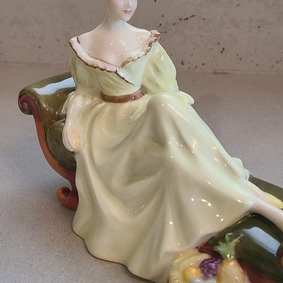 Royal Doulton Porcelain Figurine ~ “At Ease” ~ HN 2473 - Picture 6 of 13